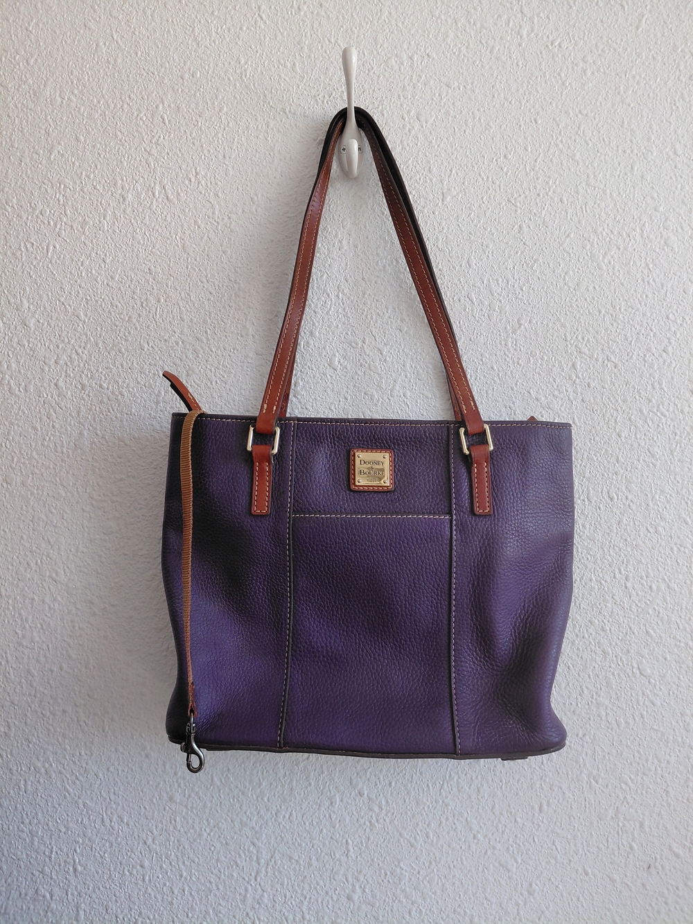 Dooney&Bourke Lexington Womens   Pebbled Grain Purple Leather Shopper Tote Bag.